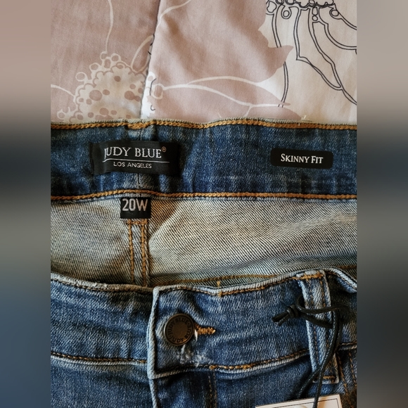 Jeans - Picture 4 of 4